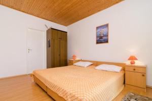 Apartments Sutvid- One Bedroom Apartment with Loggia and Sea View