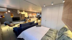 Modzelewskiego, metro Wierzbno, free parking by Cosmo Spirit