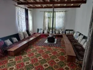 White Rose Homestay Kaza - Langja