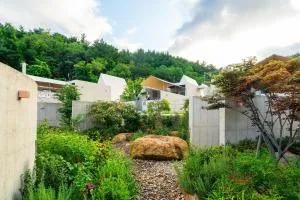 Dalto Resort Poolvilla Glamping - Uljin