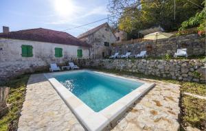 Beautiful Apartment In Hrvace With Wifi