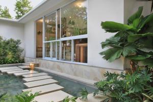 Tapa Tepi Kali Canggu