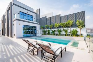 Elegant 4BR Villa with Assistant Room in Al Dana Island, Sharm, Fujairah by Deluxe Holiday Homes