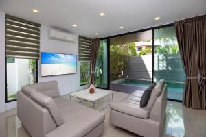 Lively Stay at Vibrant Kata, 4BR Pool Villa B2 near Beach - UTK2