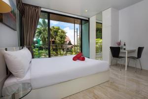 Lively Stay at Vibrant Kata, 4BR Pool Villa B2 near Beach - UTK2