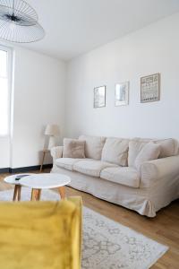 Maisons de vacances La maison Janisse - gite en centre-ville avec jardin : Maison 4 Chambres