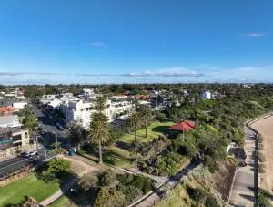 Beach Road Hampton Holidays - Black Rock North