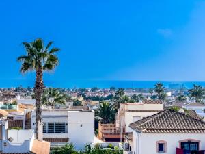 Renovated Townhouse - Rooftop, Garden & Stunning Views