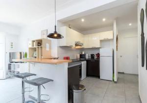 Beautiful & spacious 2 bed Apt near Nice Center