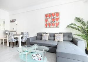 Beautiful & spacious 2 bed Apt near Nice Center