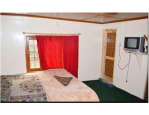 Adnan Palace Hotel, Near Laripora, Pahalgam