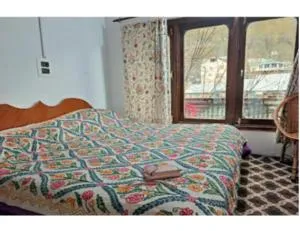 Adnan Palace Hotel, Near Laripora, Pahalgam - Rezan