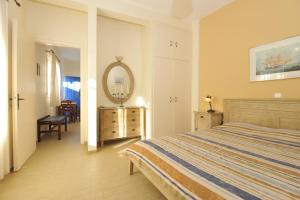 One-Bedroom Apartment room in George's beach studios Aliki Paros