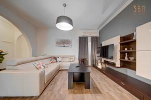 Cosy 3BR home Apt with private balcony in BBugia