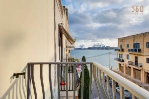 Cosy 3BR home Apt with private balcony in BBugia