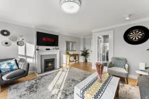 Stylish House in Wakefield - Sleeps 6 - Alverthorpe