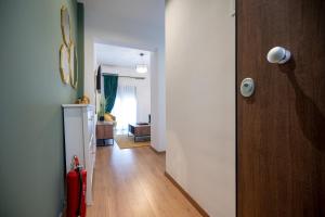 Stylish Metaxourgio 3 pers apart by MPS