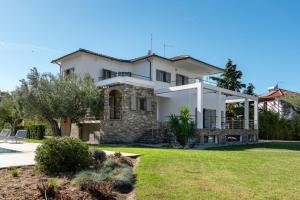 White House Villa | Pefkochori