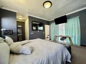 Crawley House - Vissershok