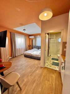 Modern Studio 2 private Kitchenette and Bathroom