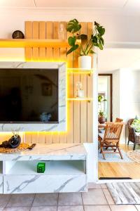 Caline-V Luxury beach Front Flat