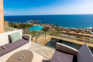 Sea-view villa for 8 guests with heated pool
