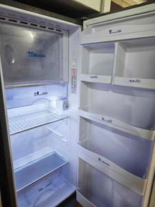 1BR Limketkai condo with WiFi, Netflix and Pool at One Oasis