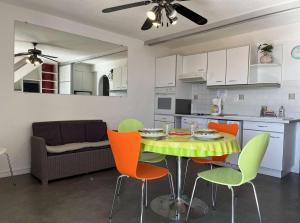 Front de plage du Grazel - Piscine et parking GN500-014