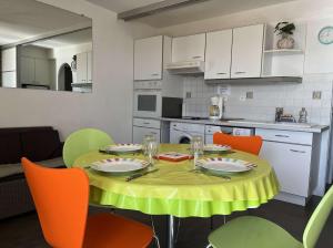 Front de plage du Grazel - Piscine et parking GN500-014