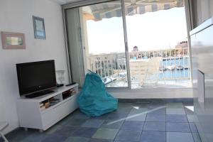 Appartement avec terrasse et jolie vue sur port GN580-033