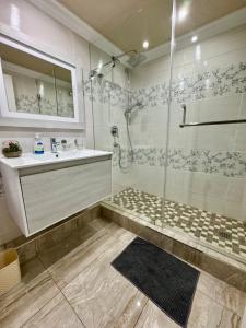 Accommodation Front - Extraordinary 6 Sleeper Overlooking The Ocean