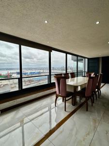 Accommodation Front - Extraordinary 6 Sleeper Overlooking The Ocean