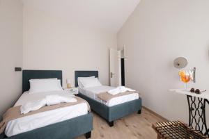 Bertos Balcony In The Heart Of Canal D Amour