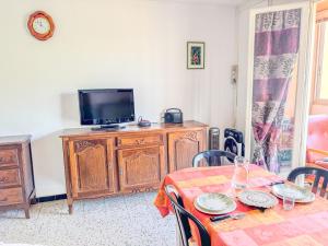 Appartements La Caze - Ideal couple de curistes - 40 m2 : photos des chambres