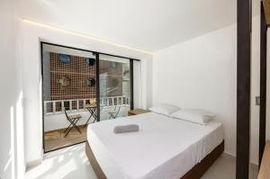 Luxury 5BR 6Bath Apartment with Jacuzzi in Manila