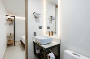 Luxury 5BR 6Bath Apartment with Jacuzzi in Manila