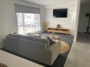 Eureka Gold Stays 2 bedrooms 2 bathrooms Wendouree No pets - Miners Rest