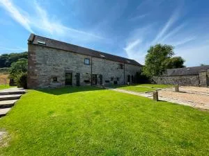 Pass the Keys Exceptional Location Barn Conversion for 6 Pets - Sheen