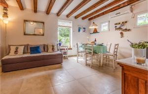 2 Bedroom Gorgeous Apartment In Premantura 