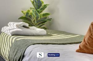 LastMinOffer 10pc Off I A Lovely Executive Home for Families or Contractors I A Lovely Garden and Parking Space I Wifi I Early check-in or Long Term Rates Available