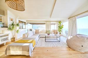 Mountain Oasis - Views, Pool, Hot Tub & Inverter