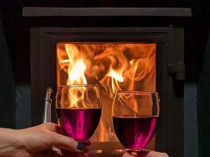 MIDSHIPS A HOLIDAY HOME IN DARTMOUTH SLEEPS UPTO 6 PEOPLE ,PET FRIENDLY , 10 MINUTES WALK TO Town CENTRE WITH PARKING included