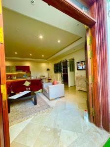 Grand Studio Moderne dans une villa