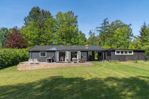 Lovely Secluded Cottage In Dronningmølle