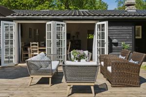 Lovely Secluded Cottage In Dronningmølle