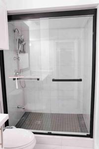 Adorable 3 Bedroom Apartment with Free Parking