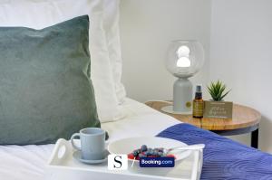 LastMinOffer 10pc Off I A Cute 2BR Semi-Detached Home I Dedicated Off-street Parking I Garden I Wifi I Short Term Let by SILVA I Long Term Rates Available