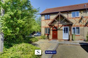 LastMinOffer 10pc Off I A Cute 2BR Semi-Detached Home I Dedicated Off-street Parking I Garden I Wifi I Short Term Let by SILVA I Long Term Rates Available