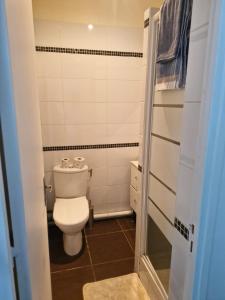 Appartements Renovated Gem 15 mins train to Paris : photos des chambres