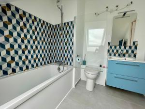 Duplex confortable, piscine, proche plageJumping